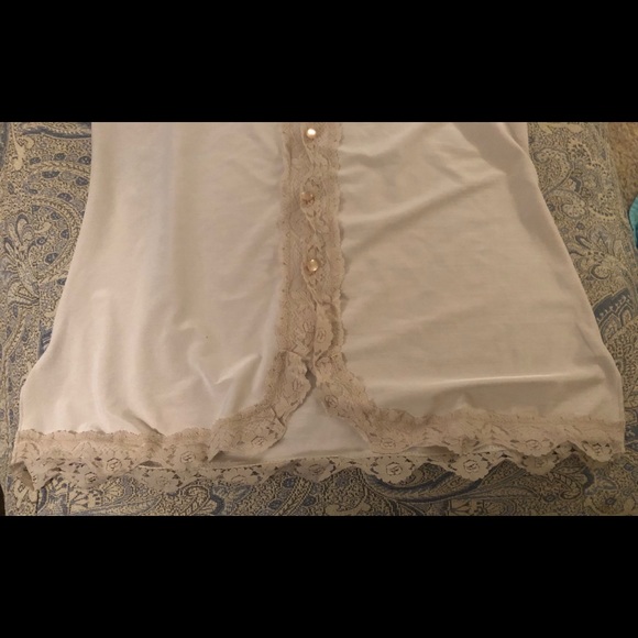 Cream and lace tank - Picture 4 of 6